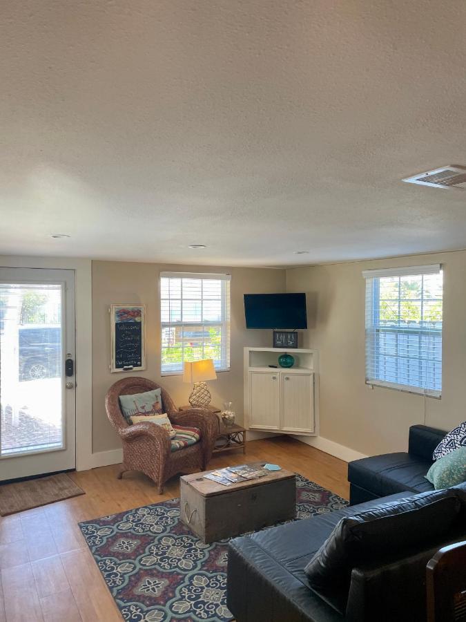 Seablue Cottage - Downstairs; 2 Blocks To The Beach Galveston Exterior foto